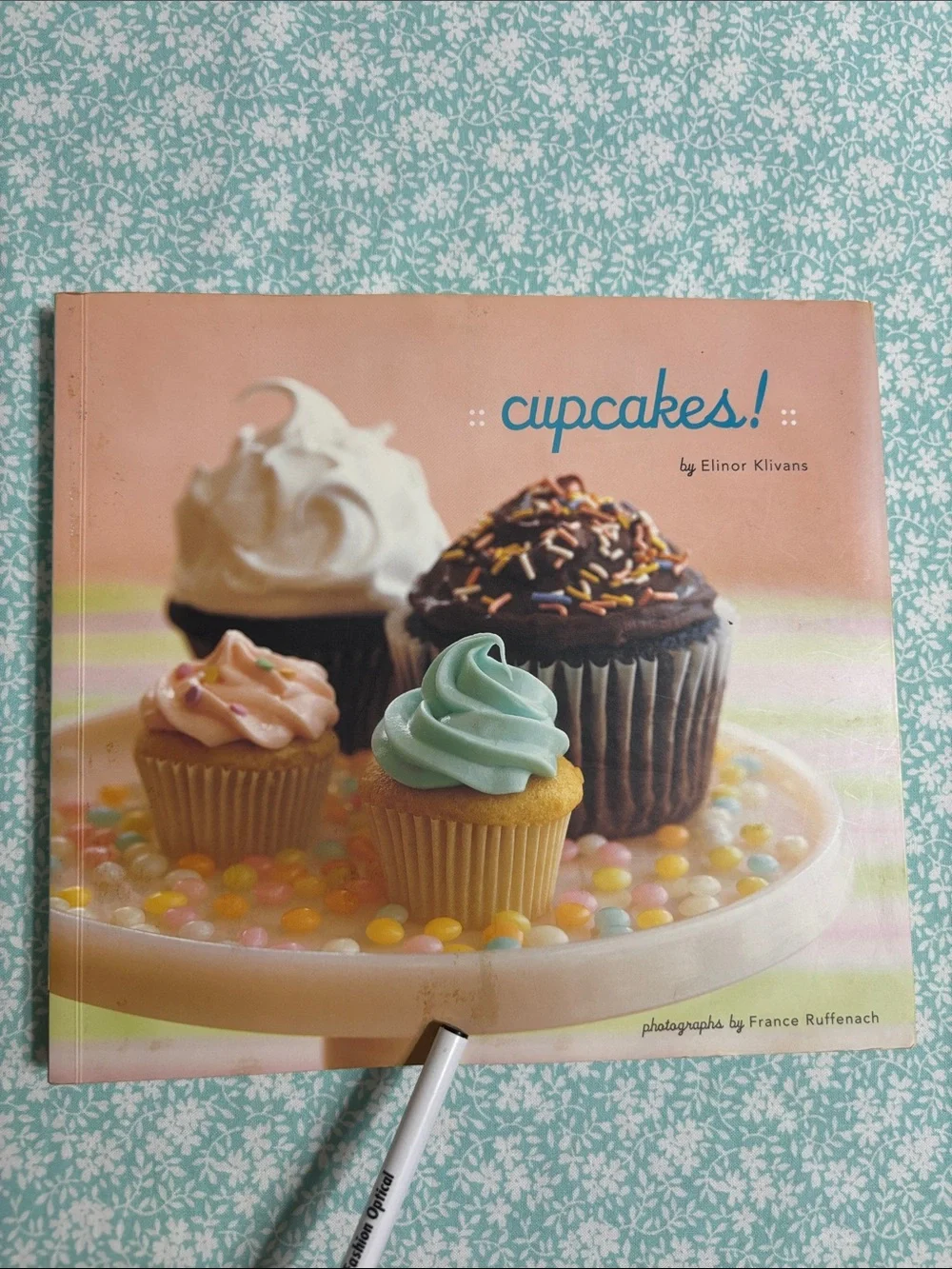 cupcakes! Softcover Cookbook